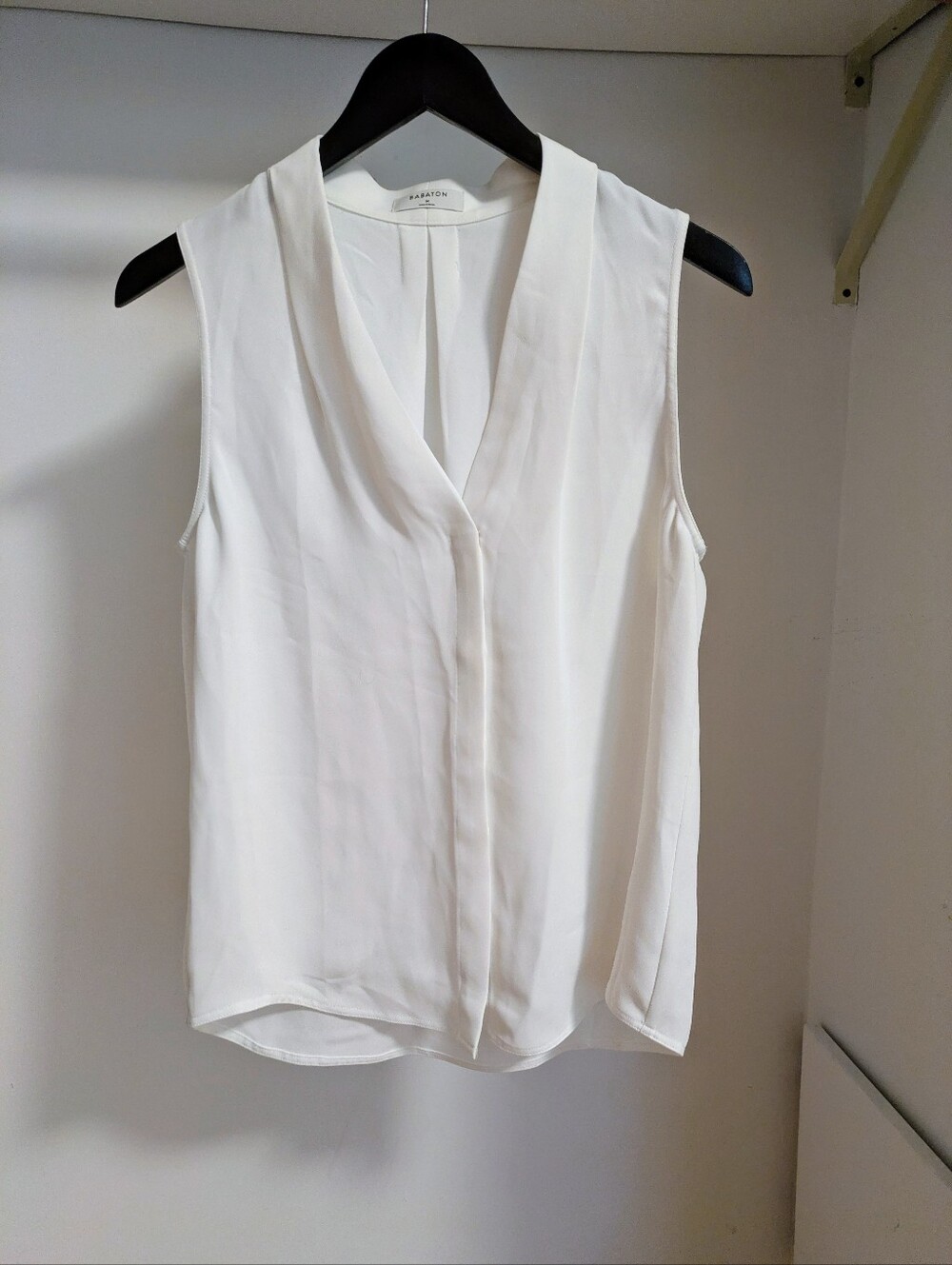 Aritzia Babaton white sleeveless draped v-neck blouse Size Medium